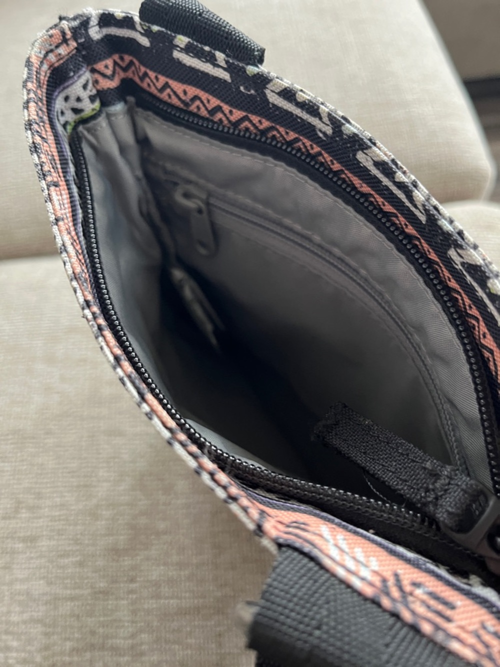 DAKINE Black Strap Crossbody with Pastel Geometric Print - Picture 3 of 3